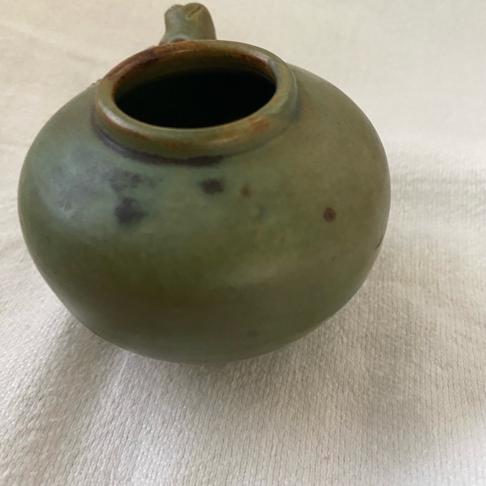 Sage Mossy Green Small Frog Ceramic Budvase - Picture 3 of 10